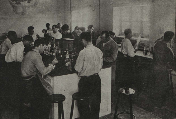 Il·lustració 4. Vista del laboratori d’Agustín Trigo a València a principis del segle XX. Produïa un famós refresc.