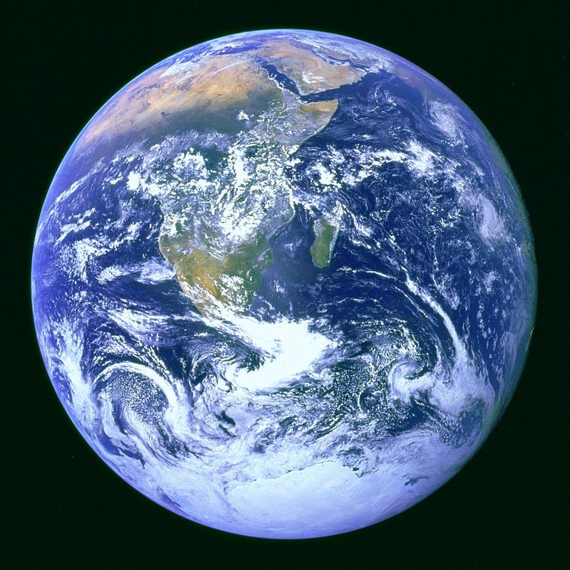 https://upload.wikimedia.org/wikipedia/commons/thumb/7/78/The_Blue_Marble.jpg/800px-The_Blue_Marble.jpg