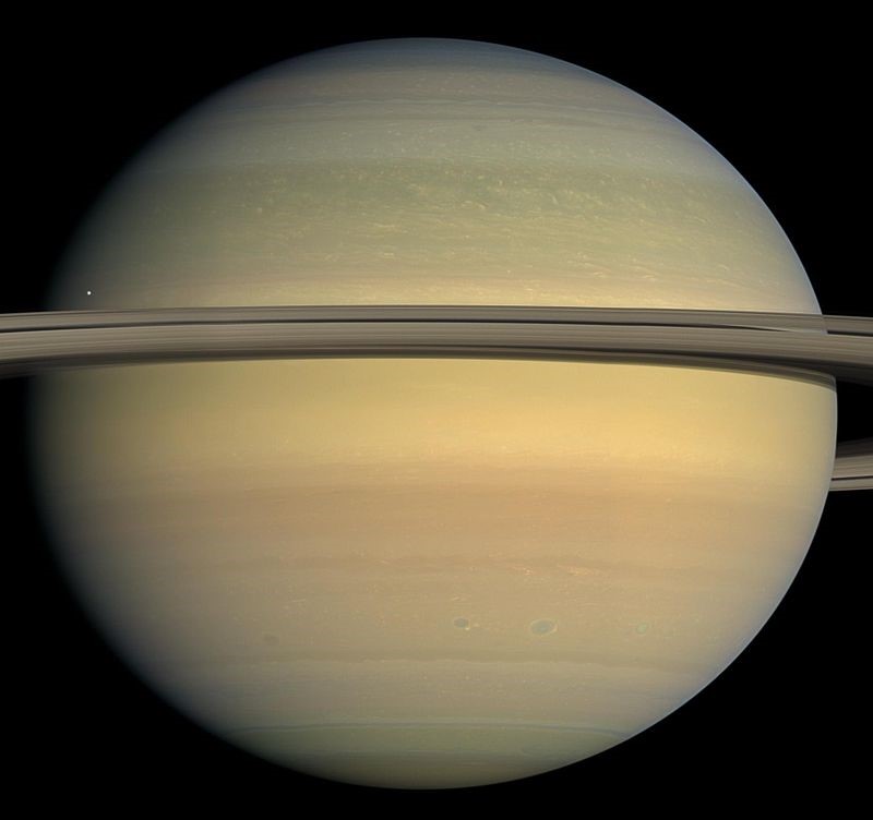 https://upload.wikimedia.org/wikipedia/commons/thumb/4/45/Saturn_closeup.jpg/800px-Saturn_closeup.jpg