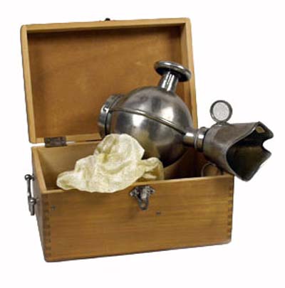 Inhalador d’Ombredanne (Louis Ombredanne, 1871-1956) per a anestèsia quirúrgica. Primera meitat del segle XX.