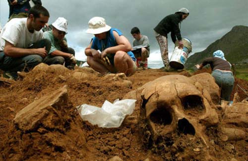 Piedrafita de Babia,The first cranium found during the exhumation in Piedrafita de Babia, León.