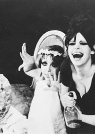 Las margaritas (Sedmikrásky, Vera Chytilová, 1966)