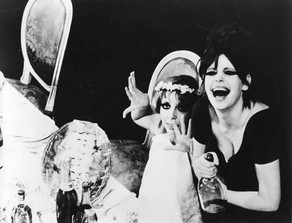 Las margaritas (Sedmikrásky, Vera Chytilová, 1966)