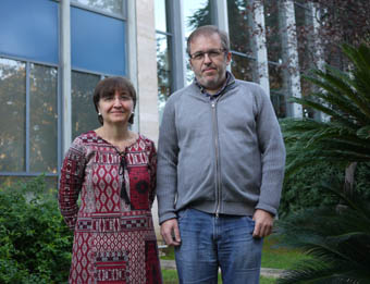 Researchers María José Estrela and Francisco Pastor.