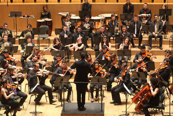 Orquestra Filharmònica de la Universitat de València, bajo la dirección de Hilari Garcia.