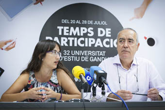 La concejala de Gandia Laura Morant (izquierda) y Josep Montesinos.