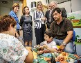 De izda. a dcha., la vicerrectora Maria Vicenta Mestre; la directora general Pilar Collado; la consellera Asunción Sánchez Zaplana; el gerente de la Fundació General, Cristóbal Suria; y el rector Esteban Morcillo, en la visita al CUDAP.