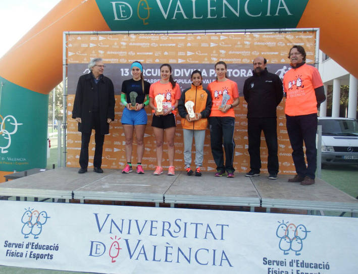 Les campiones femenines de la VI Carrera Universitat de València.