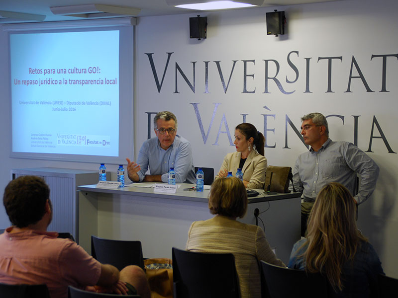 Professors de la Universitat de València imparteixen formació sobre transparència política en Anna, Foios i Gandia