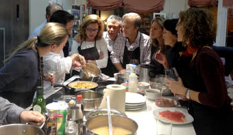 Foto d'arxiu d'un curs d'Alumni UV celebrat a Valencia Club Cocina, seu del nou Club Gastronòmic.