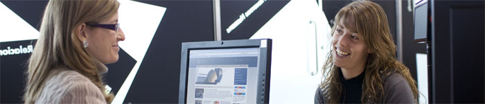 Atenent a estudianta de grau