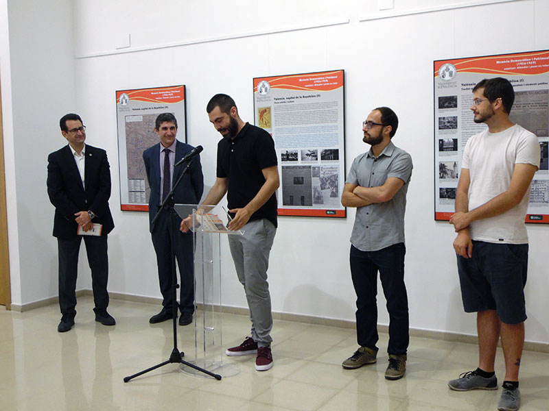 Riba-roja de Túria rep l'exposició sobre memòria democràtica i patrimoni de la Universitat de València