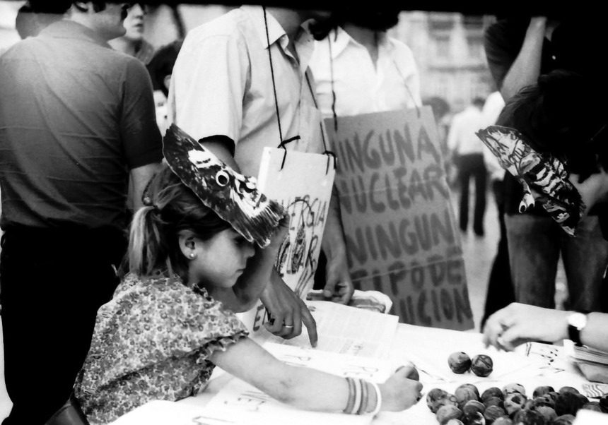 Margarida, fotografia de l'acció 'Verdulería radiactiva', ca. 1976-1978.