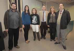 Les guanyadores, amb els representants universitaris.