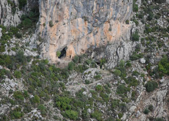 Vista del yacimiento de les Coves de Santa Maira.