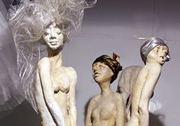 La exposición ‘Levedad. La Seda y la Dona de todos los Tiempos’ ya se puede visitar en Las Arenas
