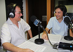 Enric Marco i Fernando Ballesteros en els estudis de Ràdio Universitat