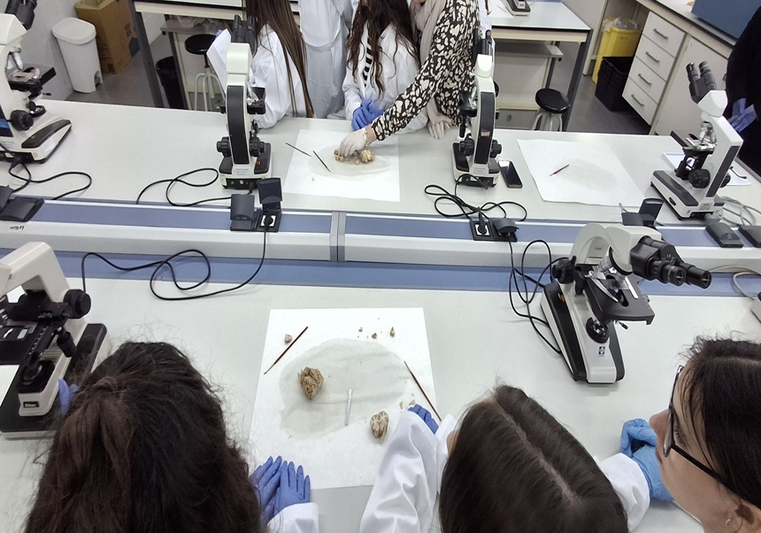 Èxit de participació en la XXI edició de “La Biologia a els teues mans” i homenatge a María José Lorente