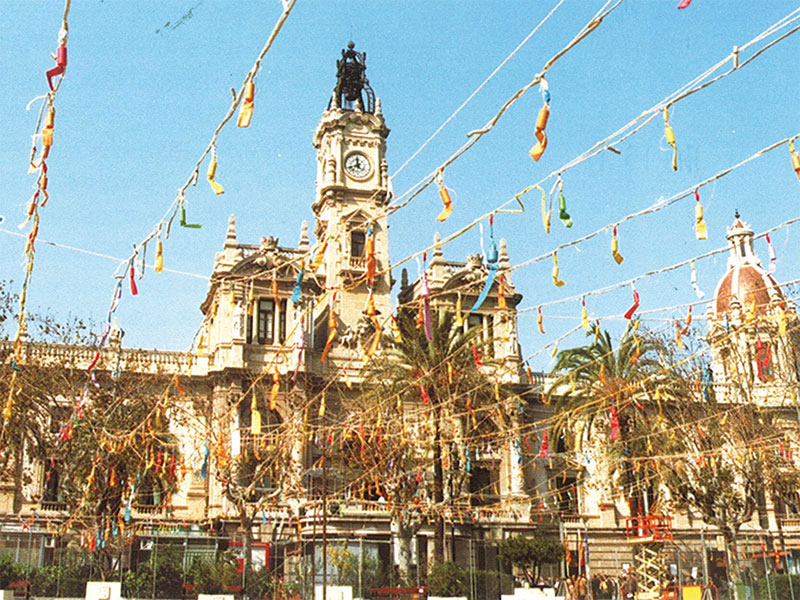 L'exposició “Les festes tradicionals del territori valencià”