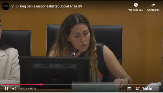 Una persona sentado frente a una computadora
El contenido generado por IA puede ser incorrecto.