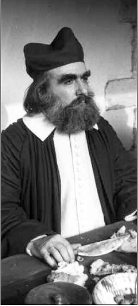 Miguel Buñuel, su marido
