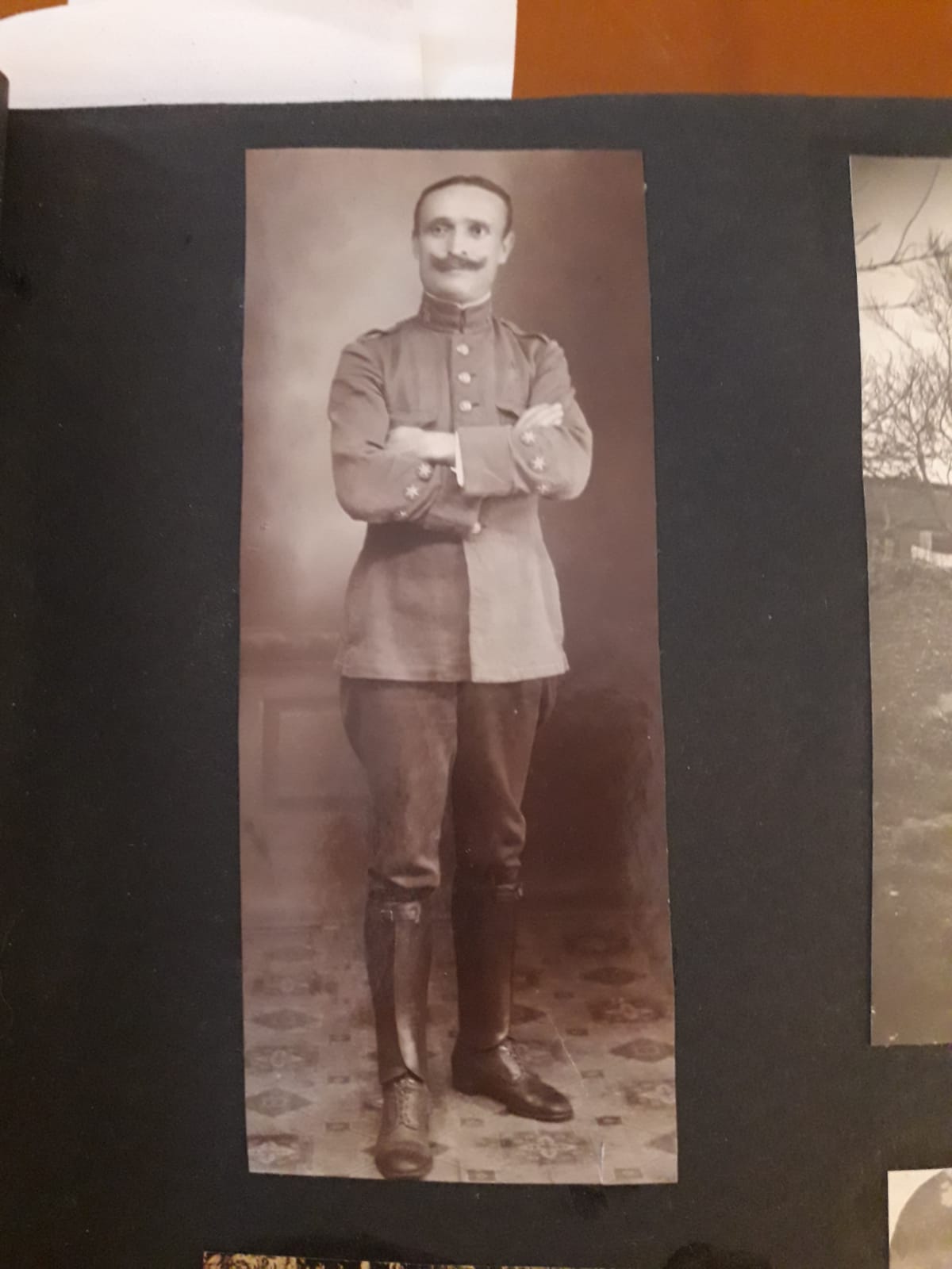 Carlos, de guapo