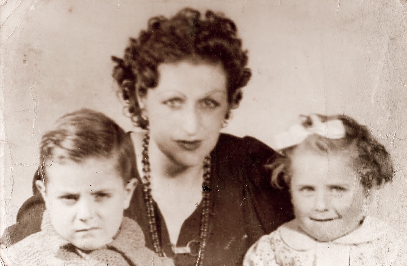 José Rafael, Carmen y su madre