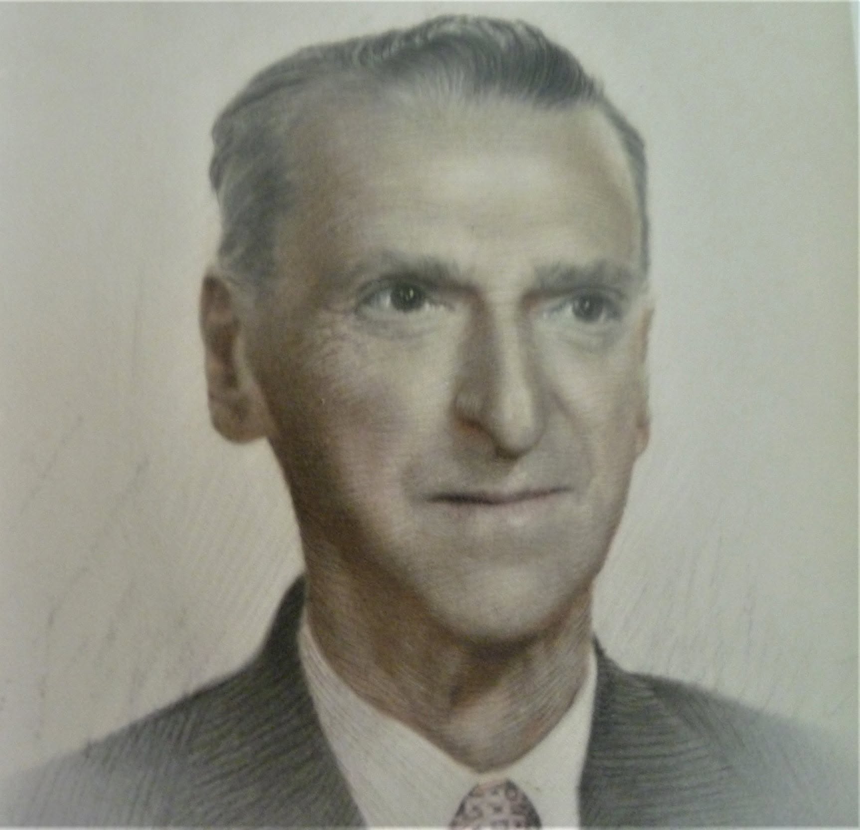 Retrato de carné de un caballero de mediados del siglo XX