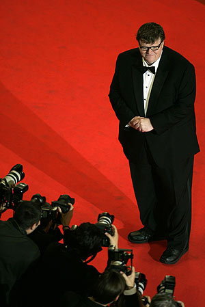 Moore posa para los fotgrafos en la alfombra roja de Cannes. (Foto: REUTERS)