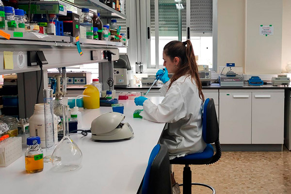 Laboratorio de análisis bioquímico y preparación de muestras