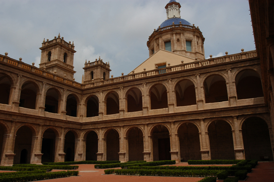 16._monasterio_de_san_miguel_de_los_reyes__valencia._claustro_sur__cupula_y_campanarios.jpg