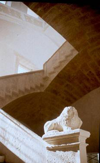 20._monasterio_de_san_miguel_de_los_reyes__valencia._escalera_paso_entre_claustros.jpg