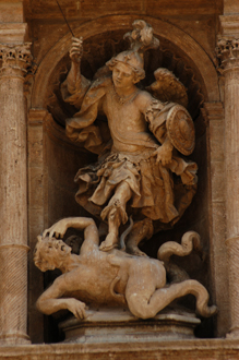 6._san_miguel_de_los_reyes._san_miguel_arcangel__en_la_fachada.jpg
