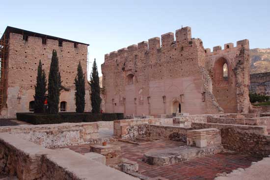 62._abadia_de_santa_maria_de_valldigna._claustro.jpg