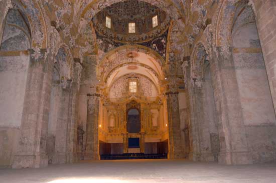 63._abadia_de_santa_maria_de_valldigna._iglesia_interior.jpg