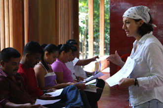 Impartición de uno de los talleres en el Centro de Interpretación de La Blanca (Foto Lorena Emperador)