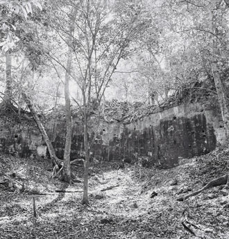 La Acrópolis de La Blanca fotografiada por Jerónimo Navarrete en 1993.