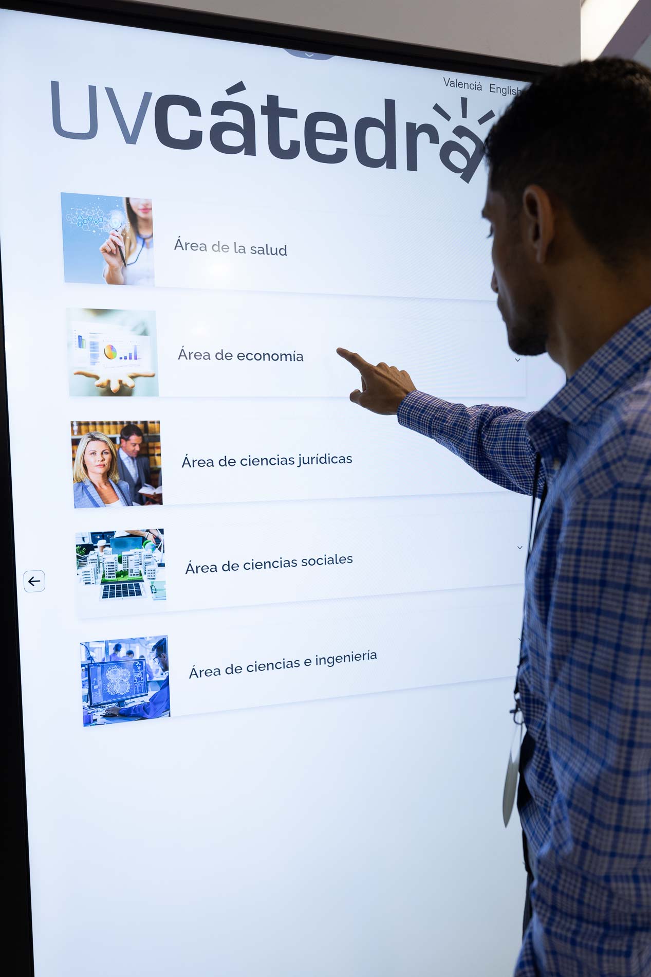 Pantalla con información de cátedras de la UV