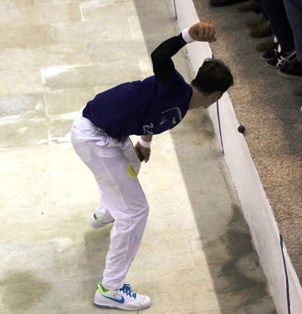 Caiguda d’escala de Puchol II. Foto: Museu de la Pilota del Genovés