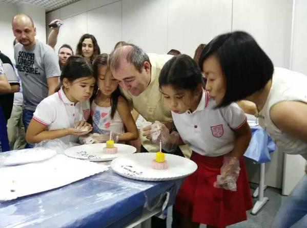 Imatge Taller: Elaboració de pastissos de la Lluna