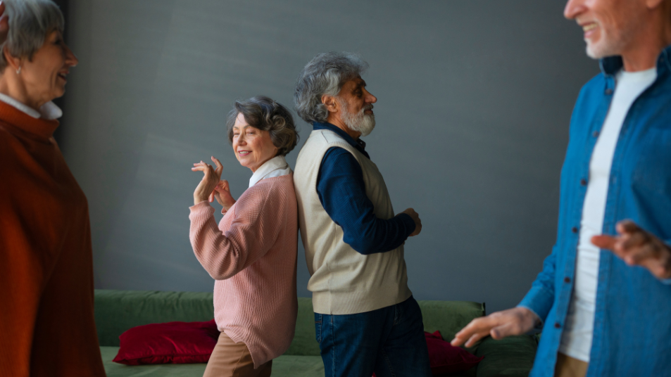 Dos personas dándose la espalda