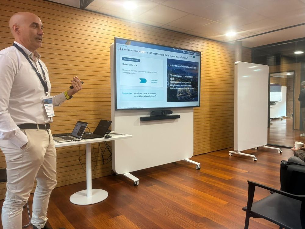 Carlos Calatayud presentando su ponencia.