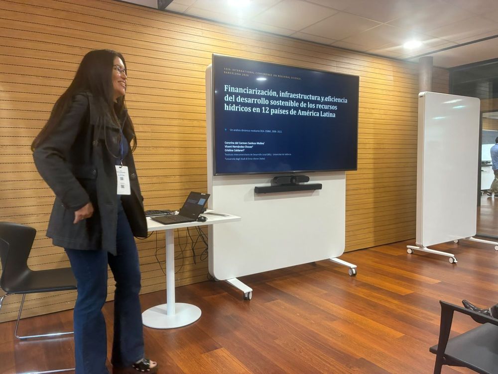 Cororina del Carmen Cardozo Molina presentando su ponencia.