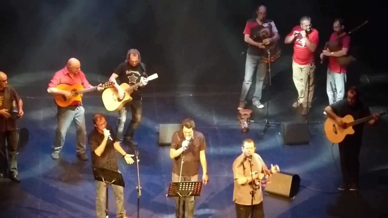 Ixo Rai! en el escenario.