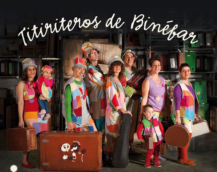 "Titiriteros de Binéfar" en el escenario.