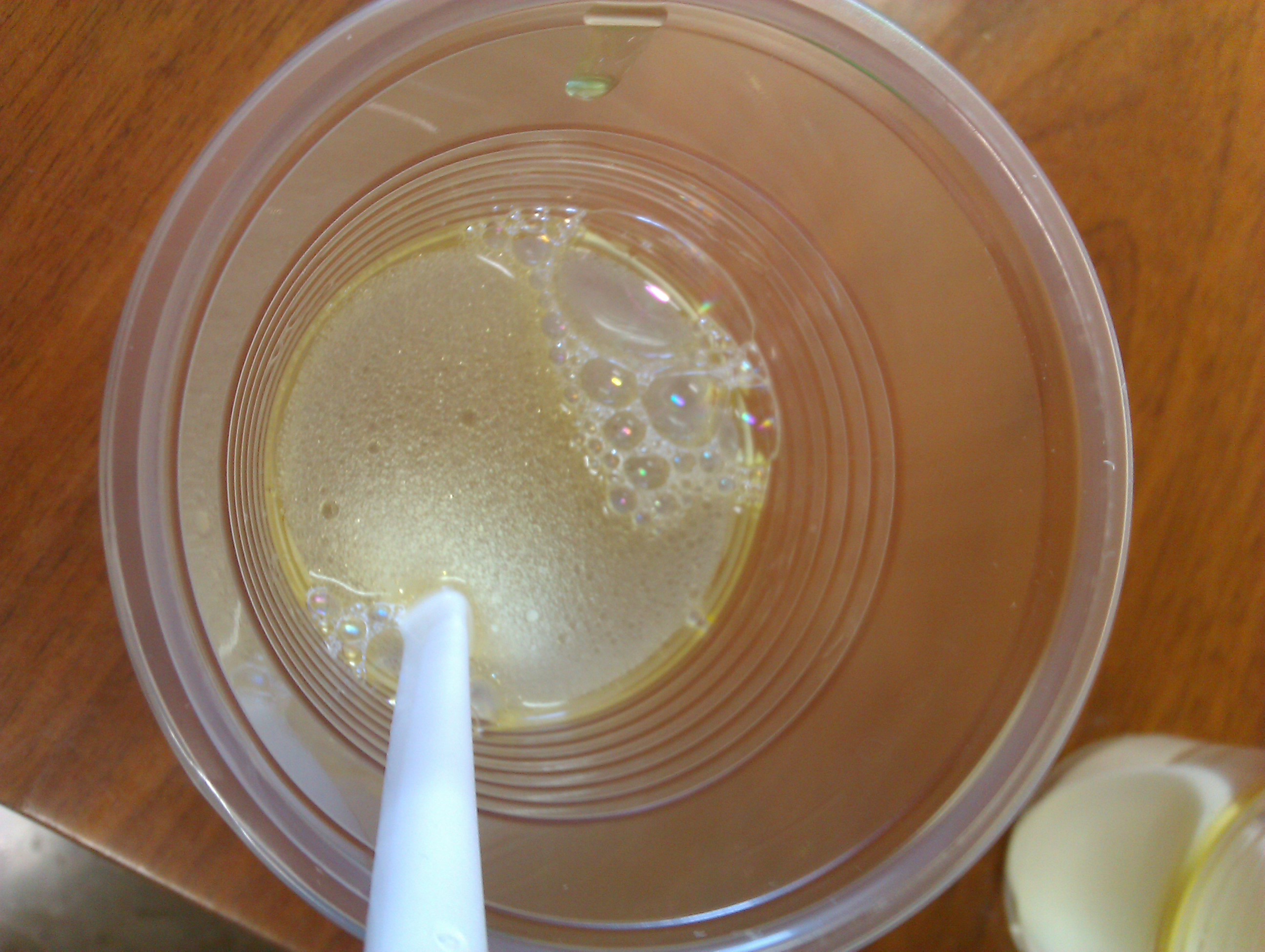 Fig. 3b. Gotas de aceite en agua jabonosa