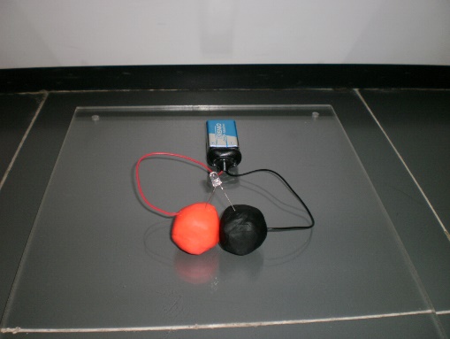 Circuitos eléctricos con plastilina