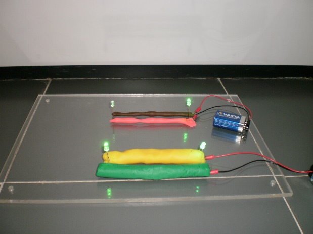 Circuitos eléctricos de plastilina