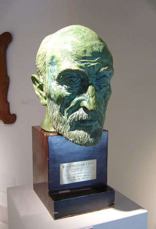 Cabeza en bronce de Cajal. Escultura de Vctor Trapote Mateo