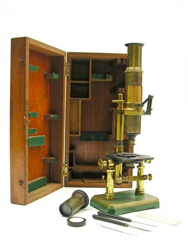 Microscopio Nachet, con su estuche y accesorios